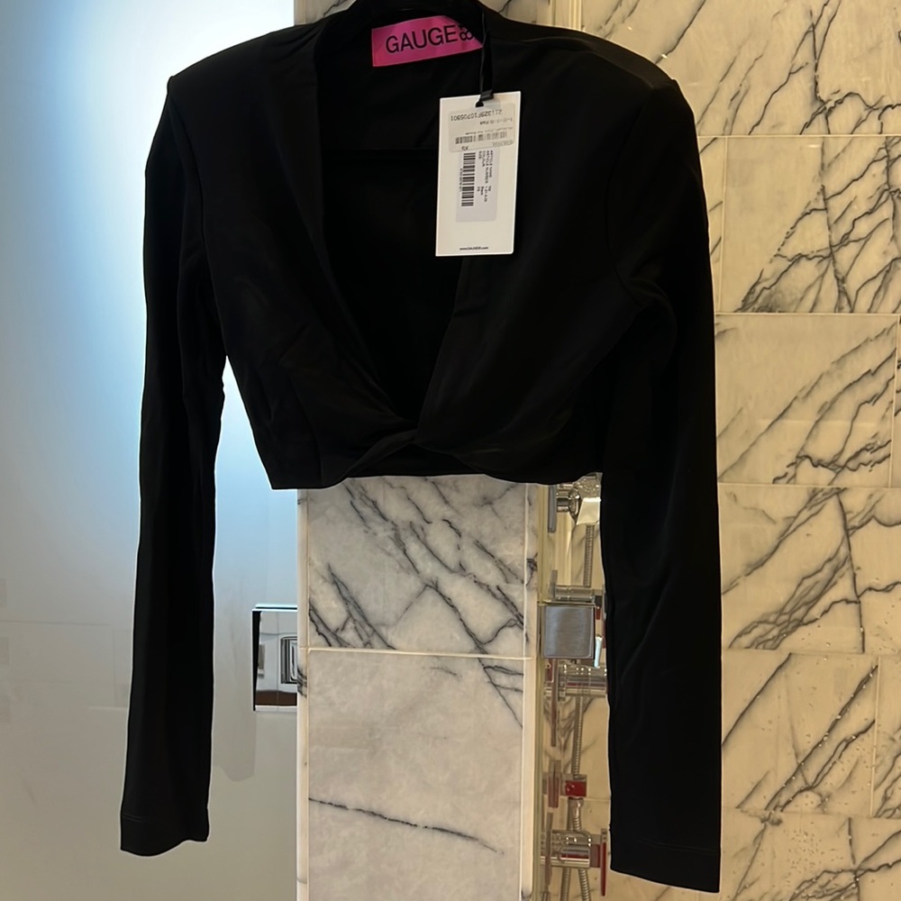 Gauge 81 black BRAND NEW size xs crop low V with tags! Perfect condition